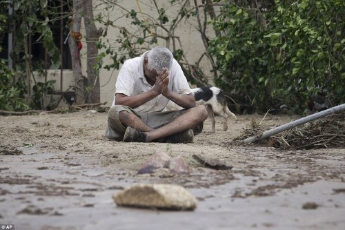 1410837924985_wps_24_Enrique_Cota_Cece_a_cries