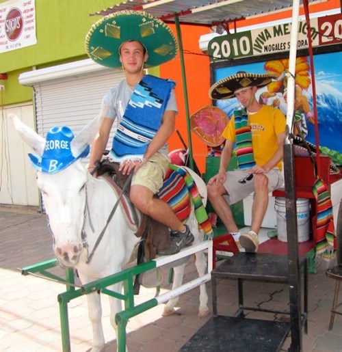 Mexican-Border-Arizona-Tourists-x