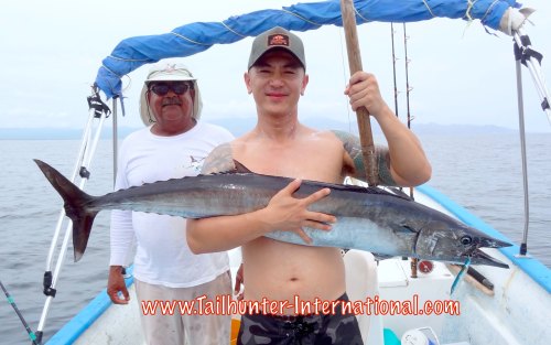 Trying something different could often be the difference and the fish of a liftime like Kit Luu who rocked this big wahoo using a lure that no one else was using.